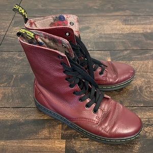 Women’s Dr. Martens Stratford Boots Size 7